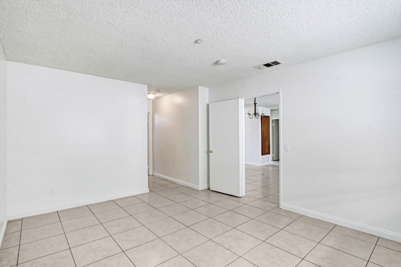 8244 Beech Avenue - Photo 5 of 20