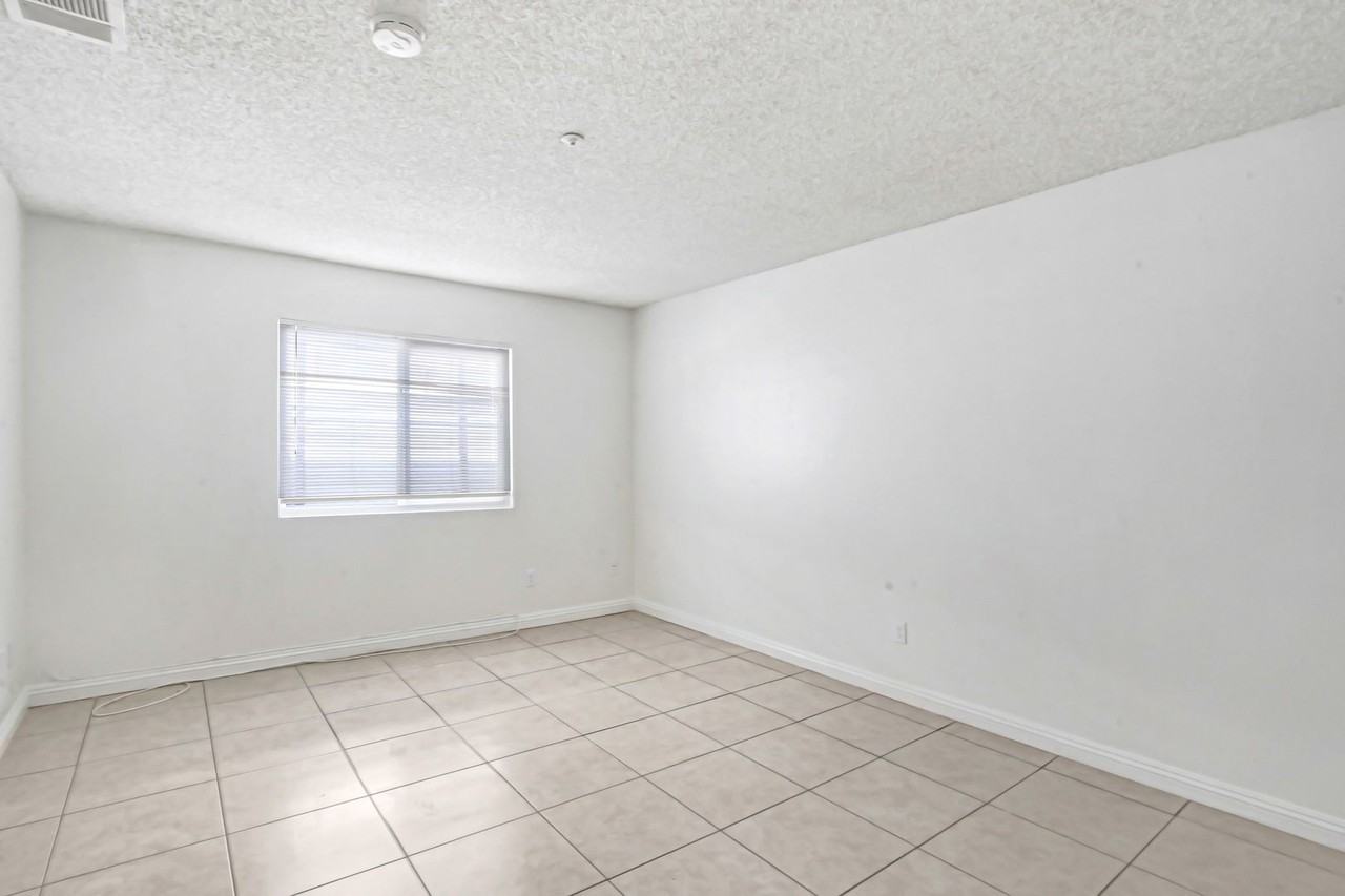 8244 Beech Avenue - Photo 7 of 20