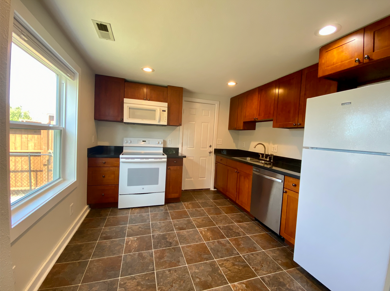 7916 14th Ave Sw - Photo 5 of 11