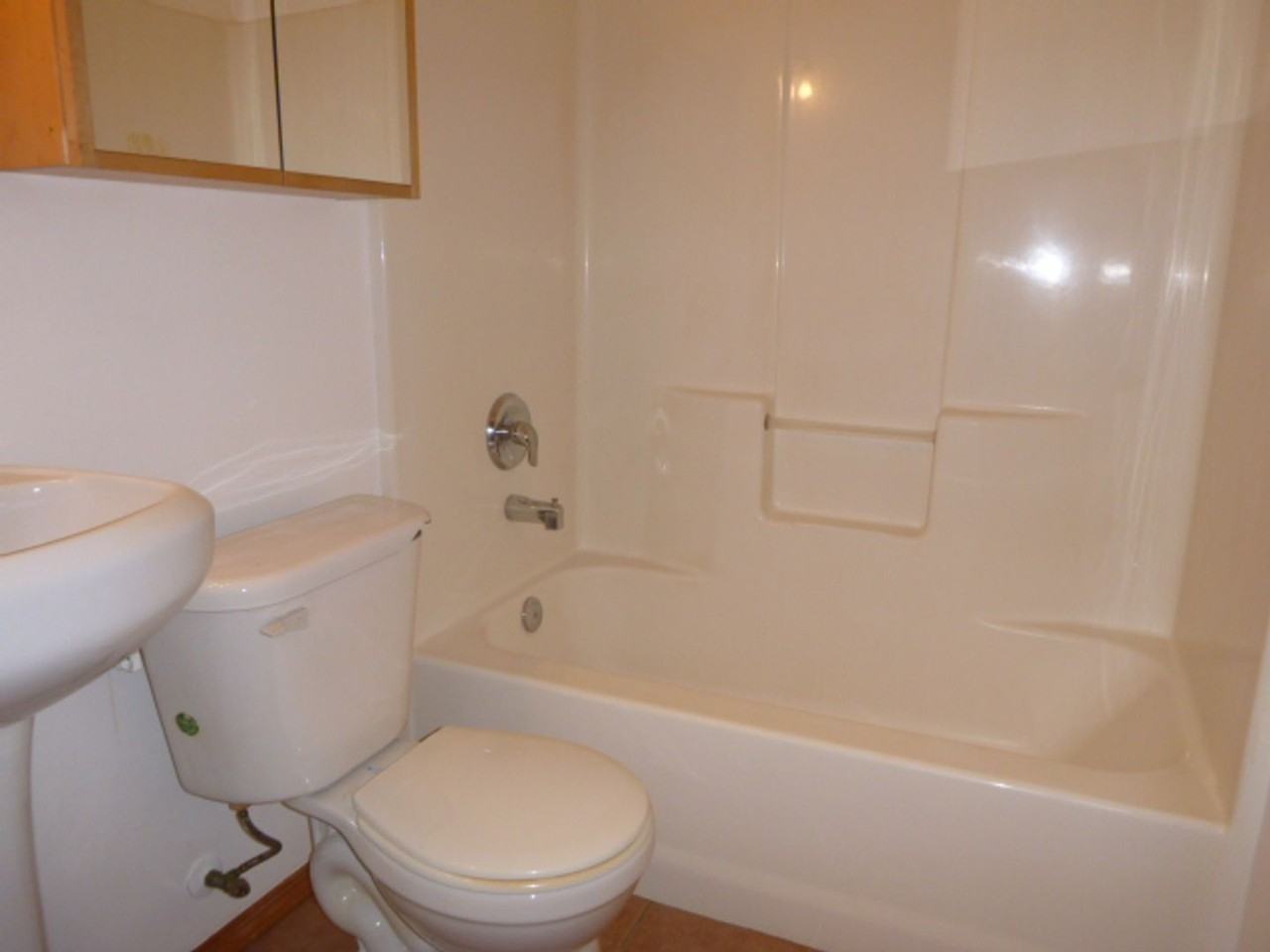 1030 Mount Olympus Ave Se - Photo 6 of 10