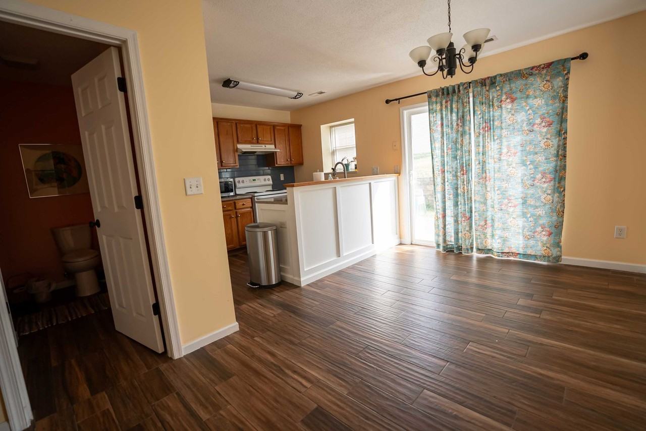 854 Merlins Way - Photo 5 of 13