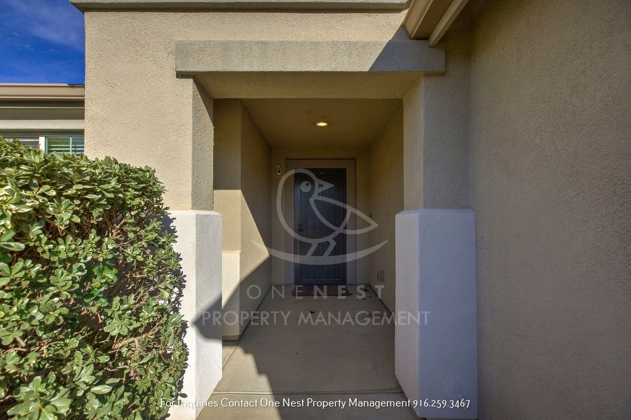 1669 Brookglen Dr - Photo 3 of 22