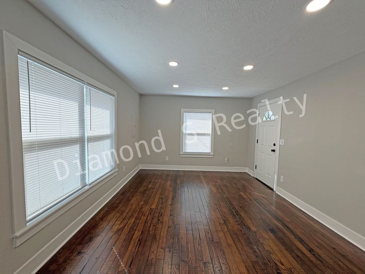 1504 S Kickapoo Ave - Photo 7 of 20