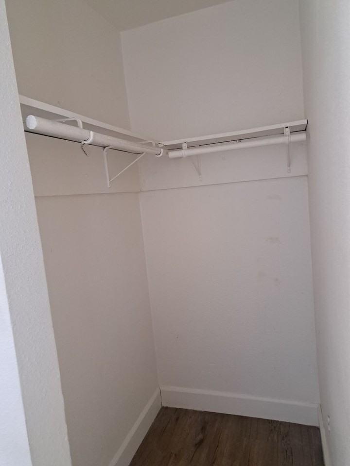 1920 N 11th Ave #B - Photo 5 of 9