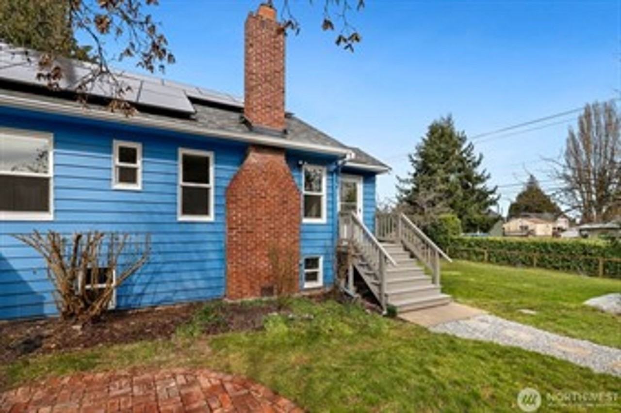 9501 Evanston Ave N - Photo 2 of 36