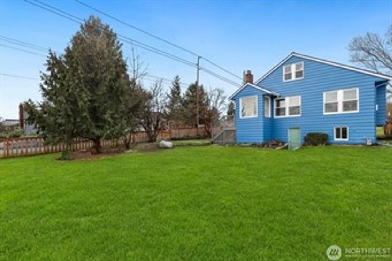 9501 Evanston Ave N - Photo 5 of 36