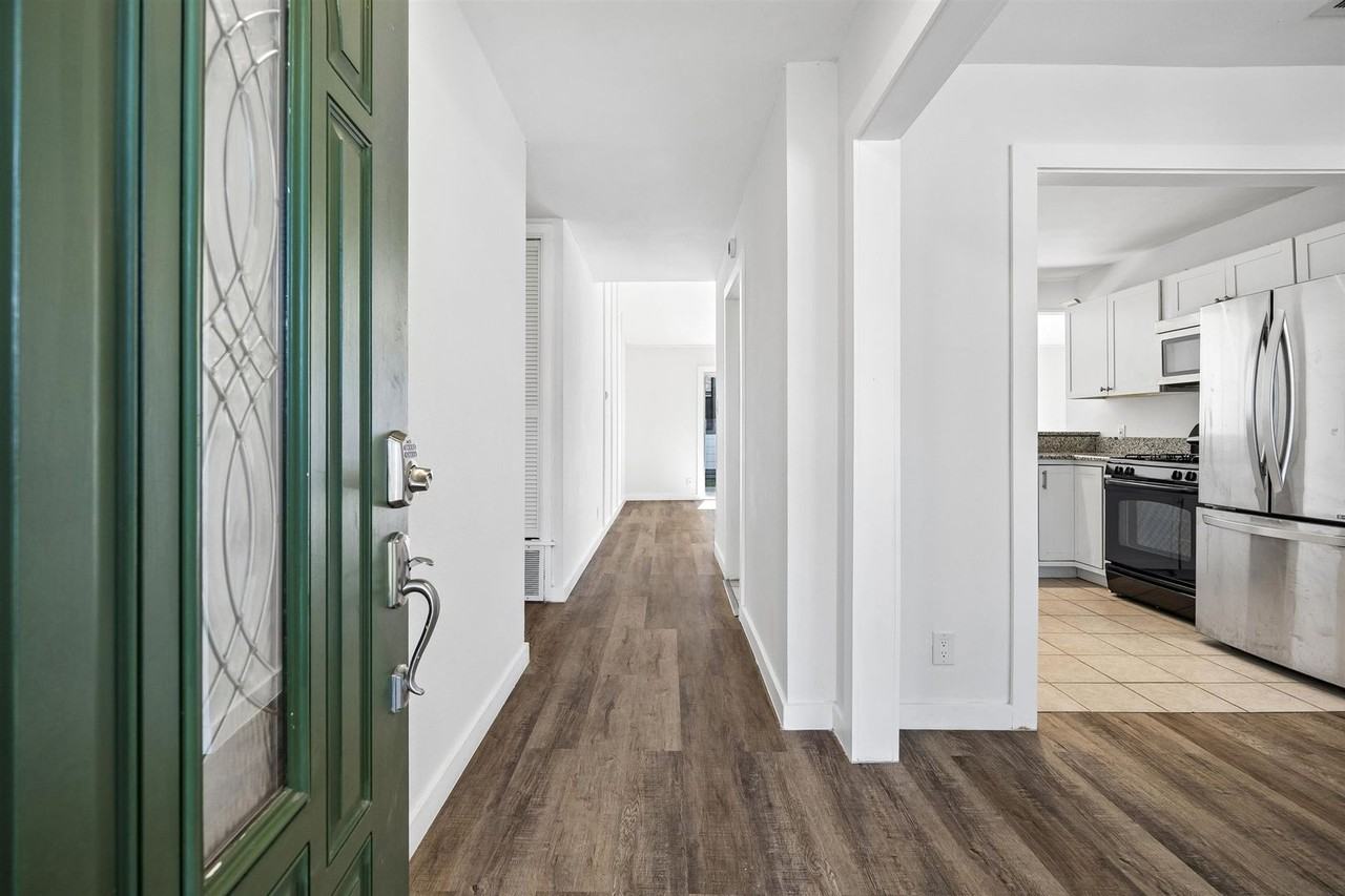 1411 Fairfield Drive - Photo 3 of 49