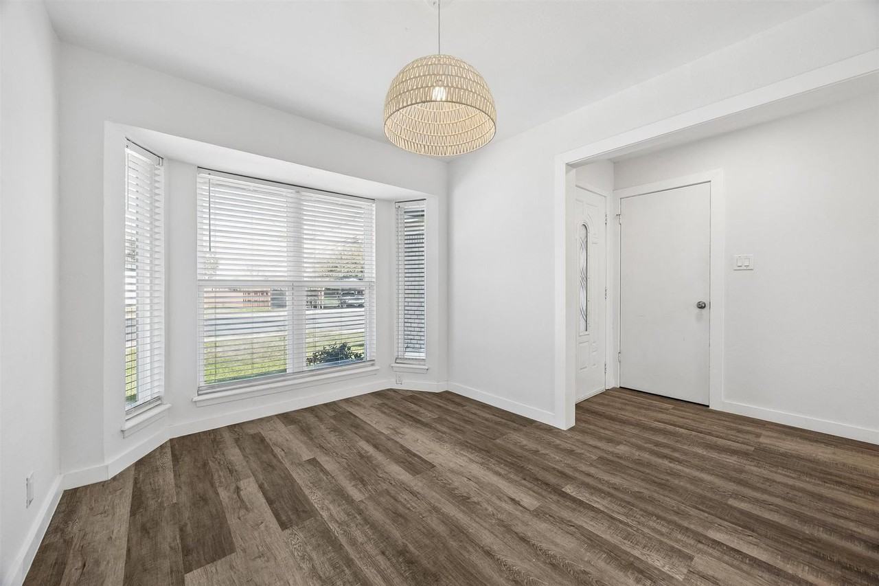 1411 Fairfield Drive - Photo 4 of 49