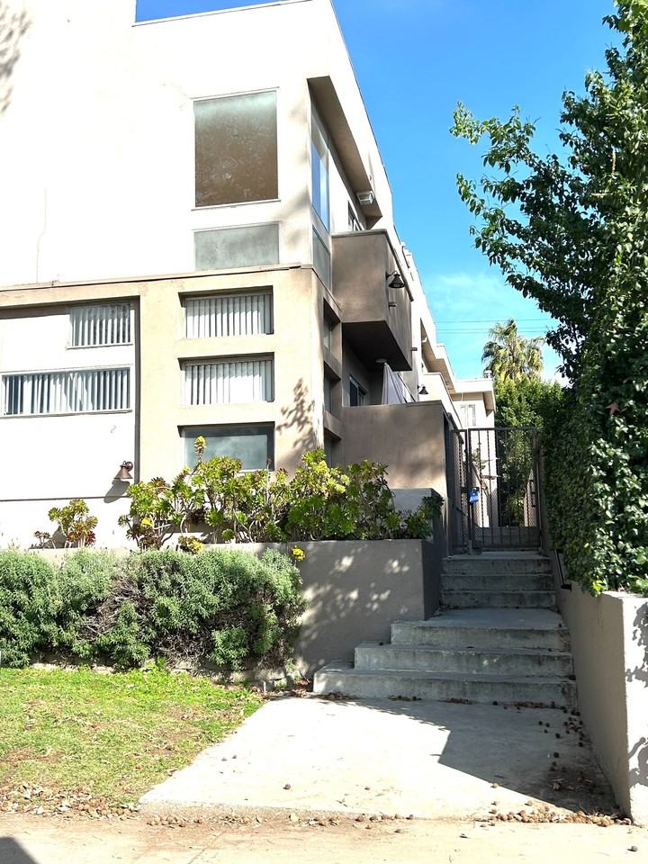 4108 Whitsett Ave - Photo 2 of 2