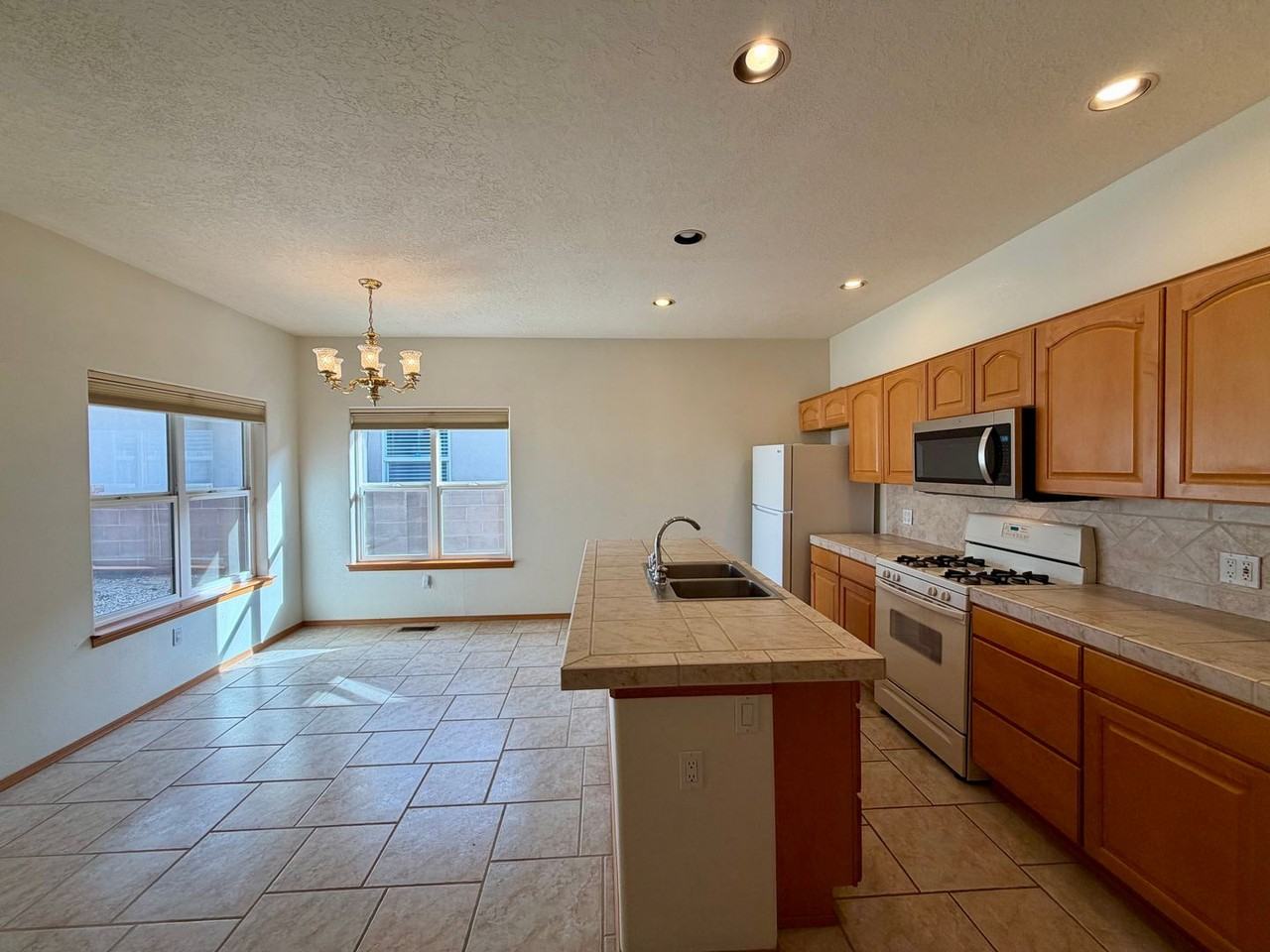 7139 Marseille Pl Ne - Photo 6 of 18