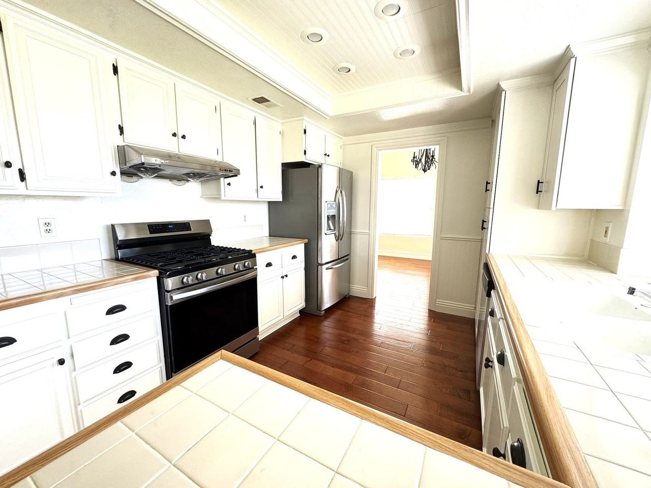 520 Clinton Cir - Photo 6 of 21