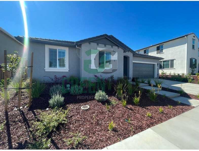 2896 Dapper St - Photo 3 of 50