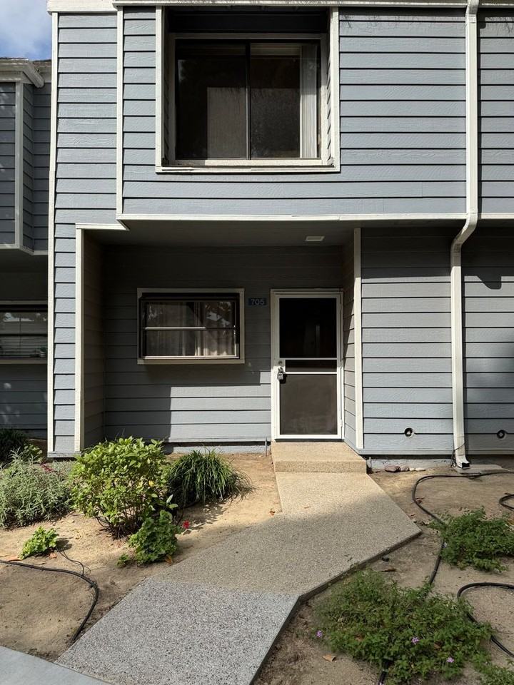 705 Arneill Rd - Photo 3 of 21