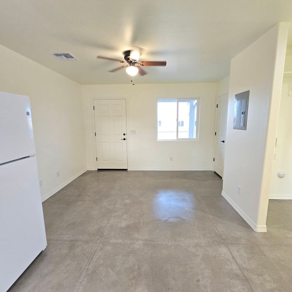 San Pedro Junction Apartments - Photo 2 of 8