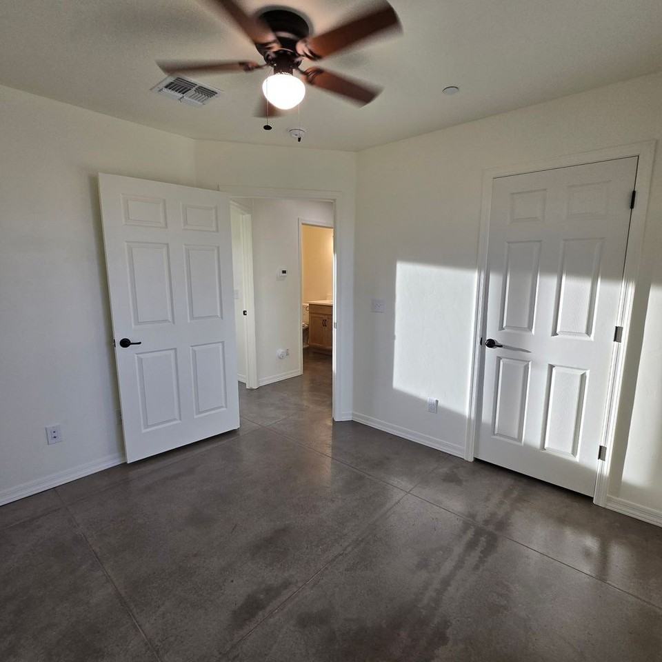 San Pedro Junction Apartments - Photo 7 of 8