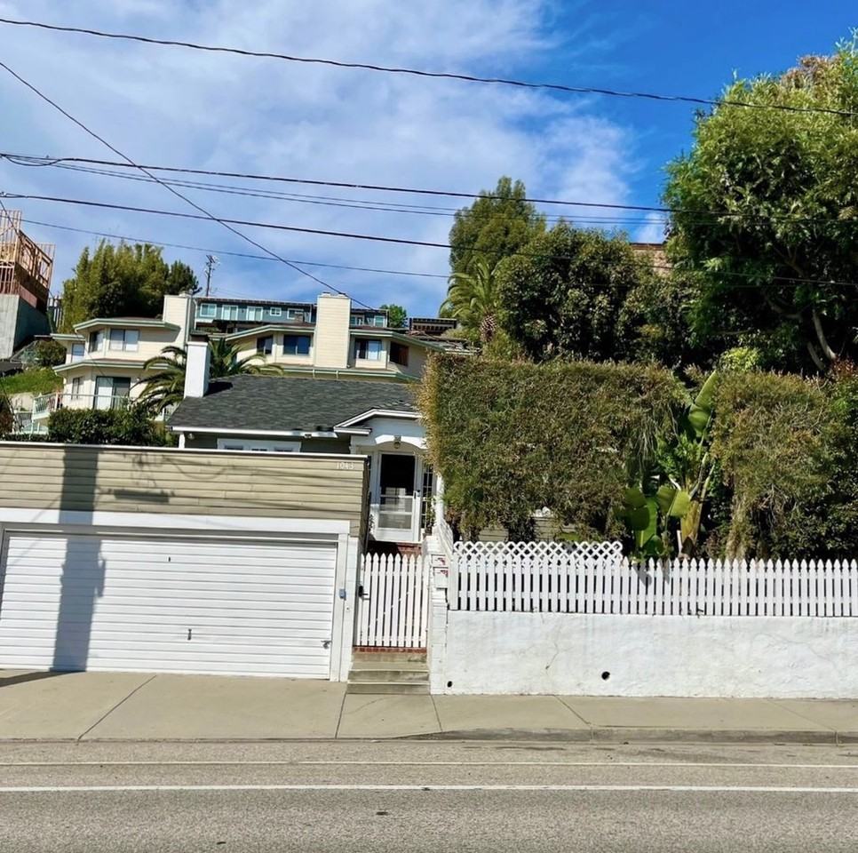 1043 Poli St - Photo 2 of 39