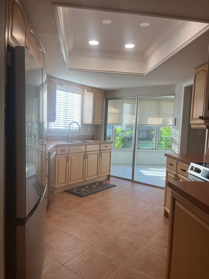 2396 Orangepointe Ave - Photo 6 of 21