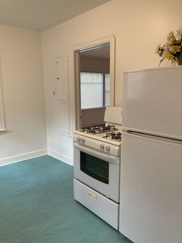 634 Spencer Ave - Photo 2 of 12