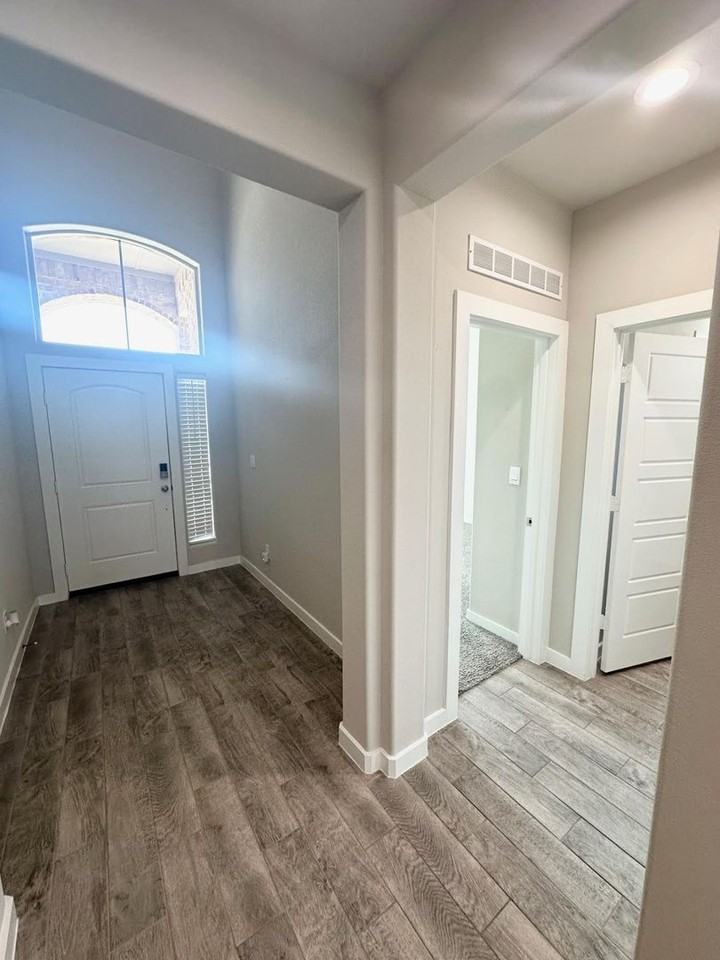 2201 Beaufort Dr - Photo 4 of 23