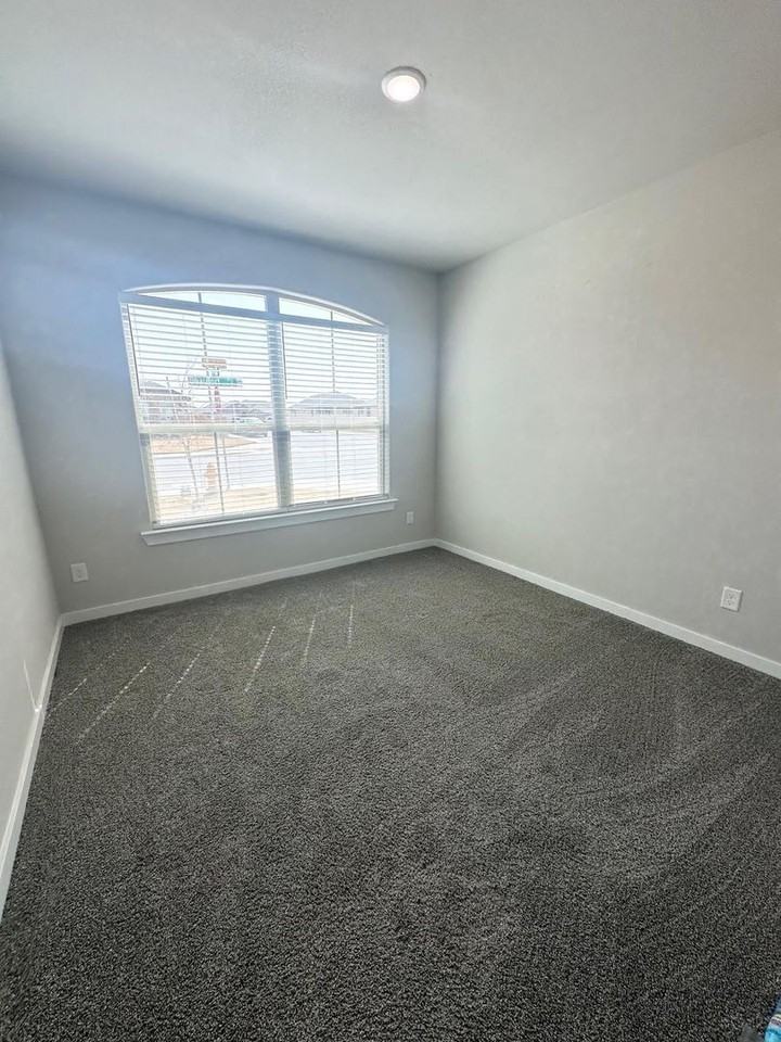 2201 Beaufort Dr - Photo 5 of 23