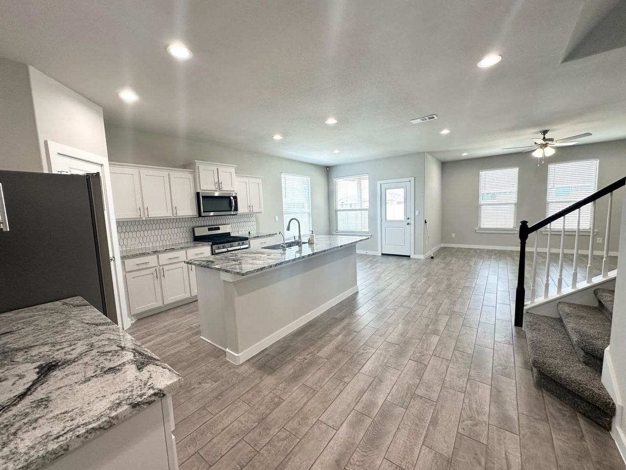 2201 Beaufort Dr - Photo 7 of 23