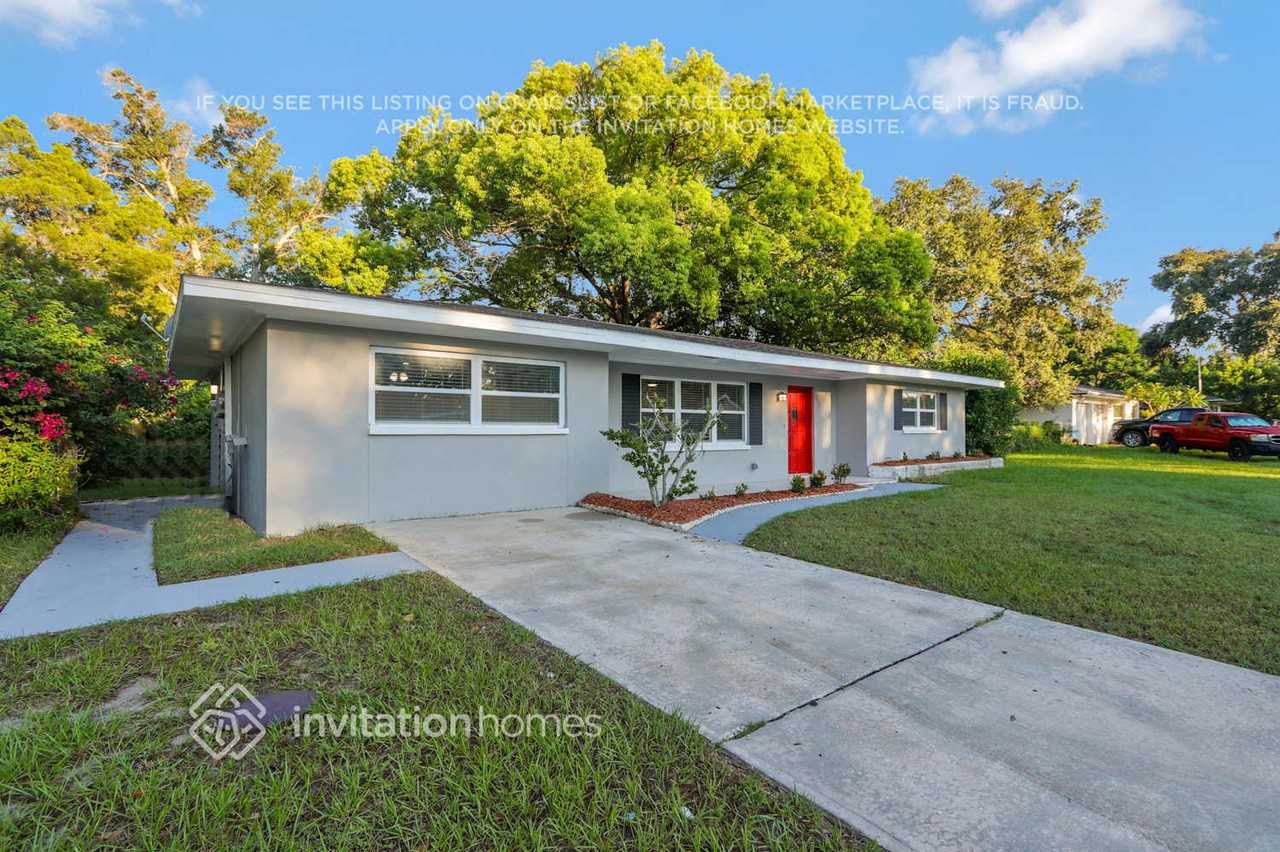 1938 Summit Dr - Photo 2 of 15