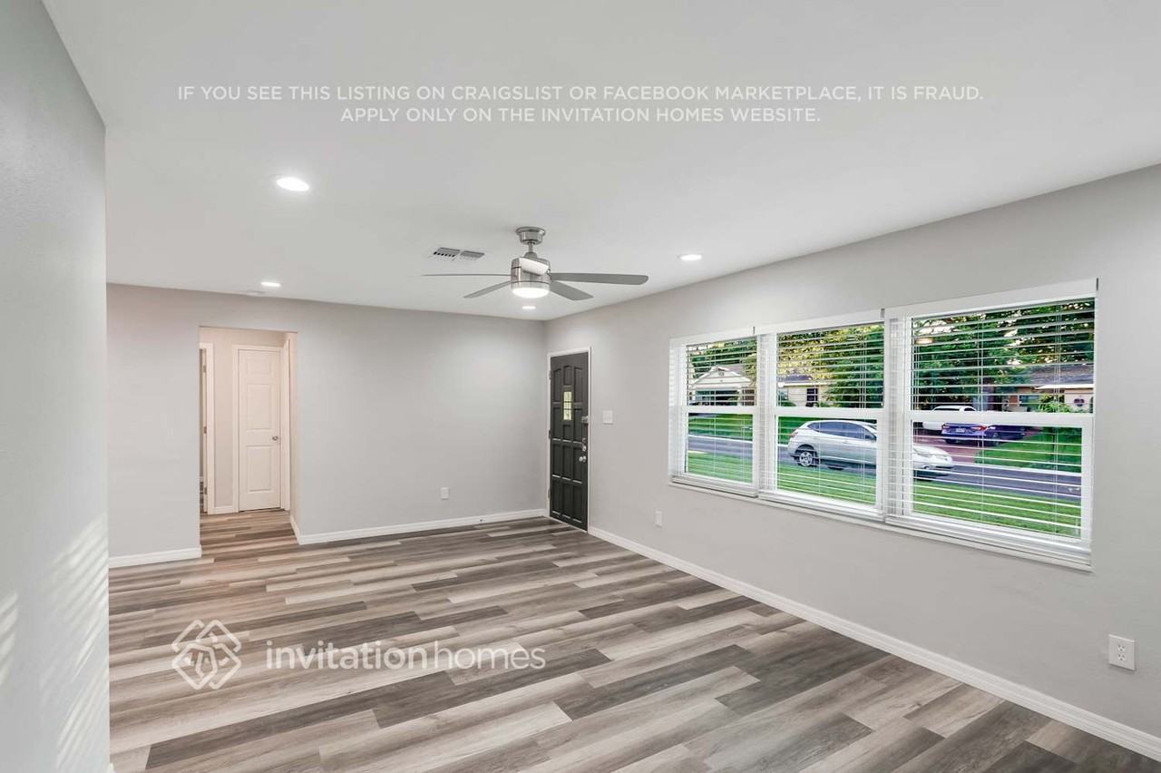 1938 Summit Dr - Photo 3 of 15