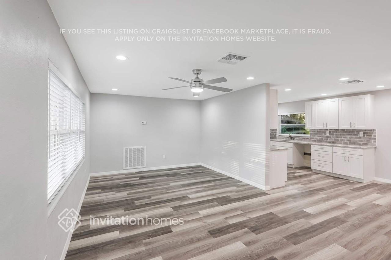 1938 Summit Dr - Photo 4 of 15