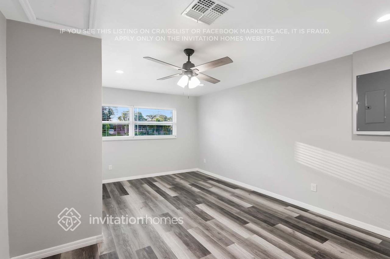 1938 Summit Dr - Photo 7 of 15