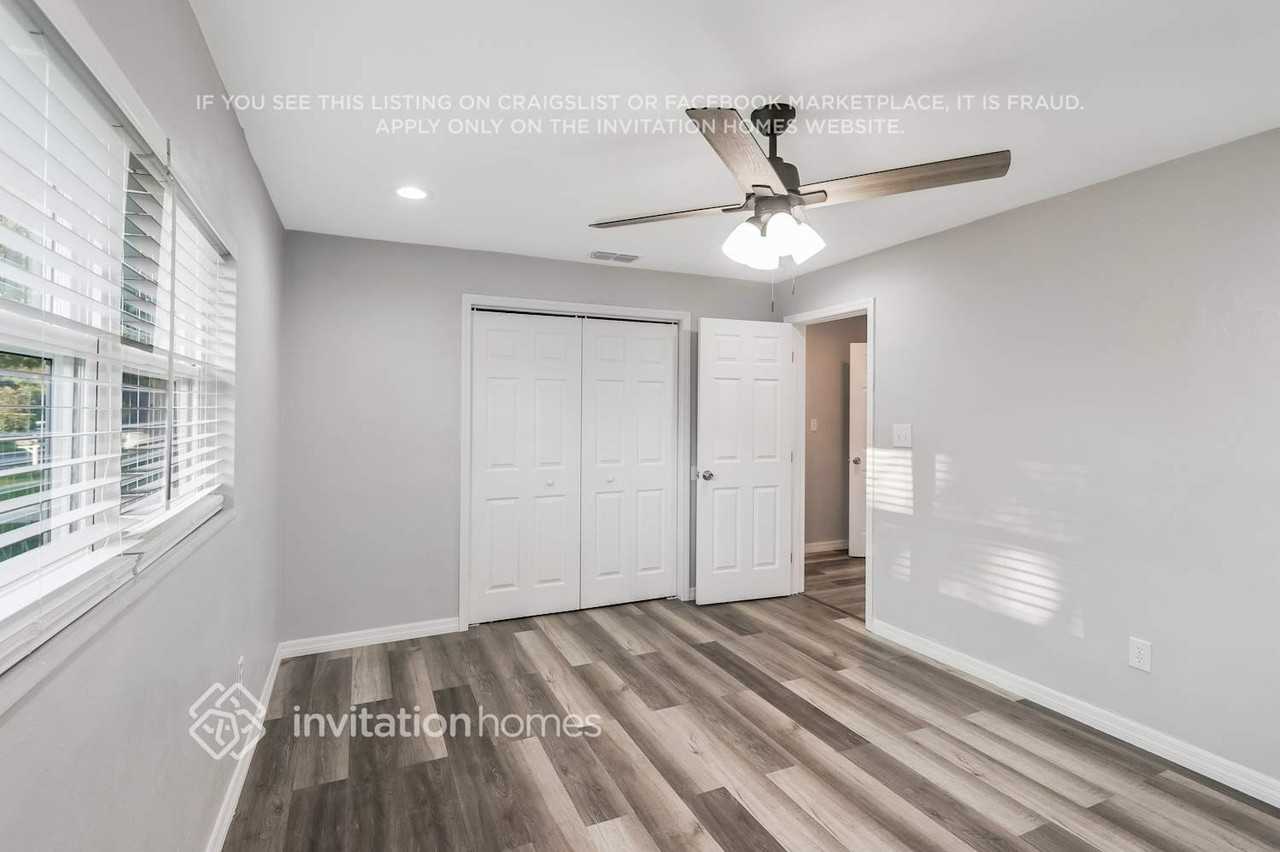 1938 Summit Dr - Photo 7 of 12