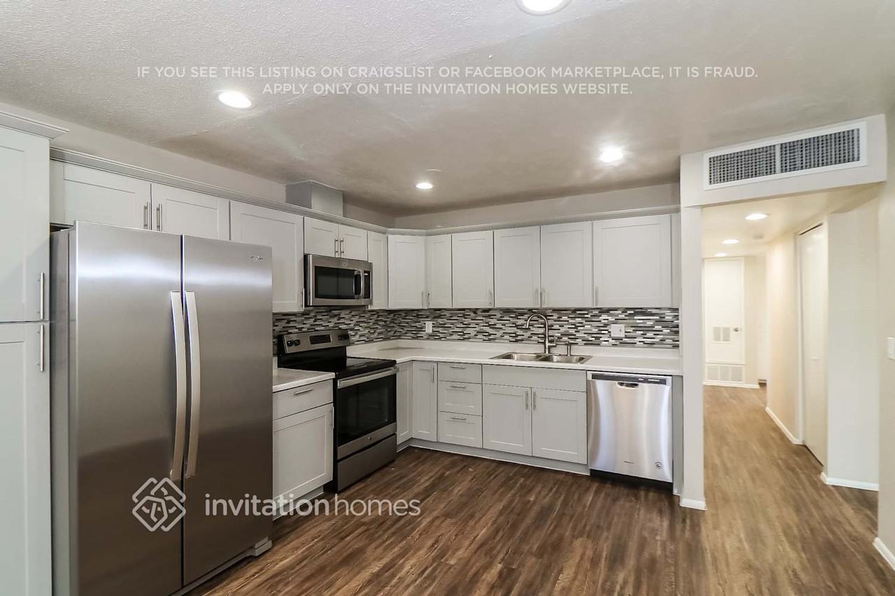 3146 W Cactus Rd - Photo 5 of 12