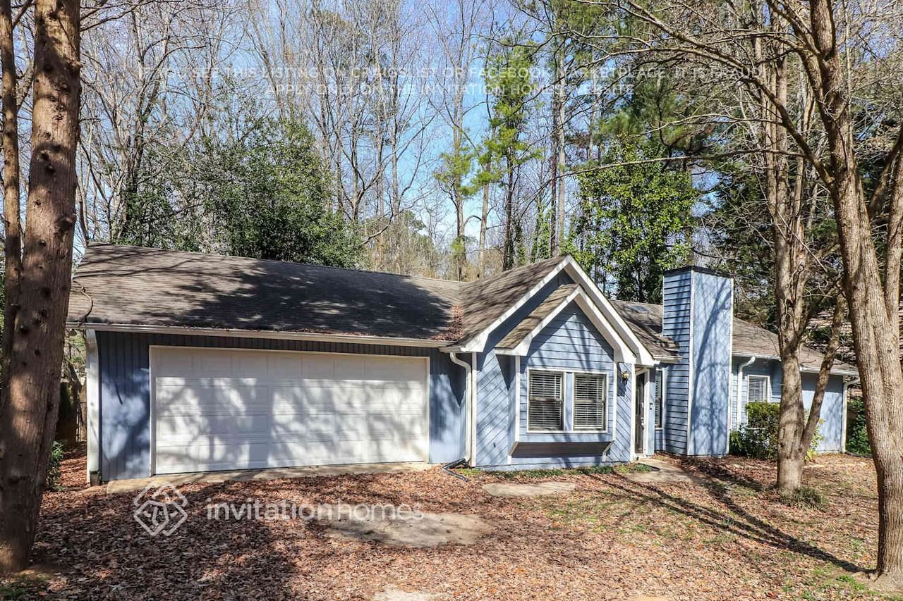 2460 Deerfield Dr Nw - Photo 3 of 17