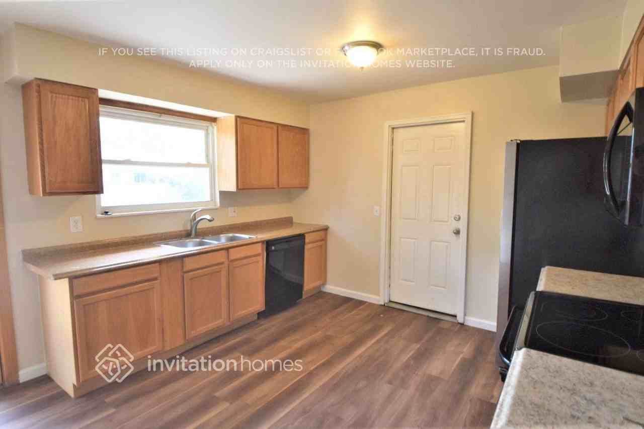 2416 S Memphis Way - Photo 6 of 16