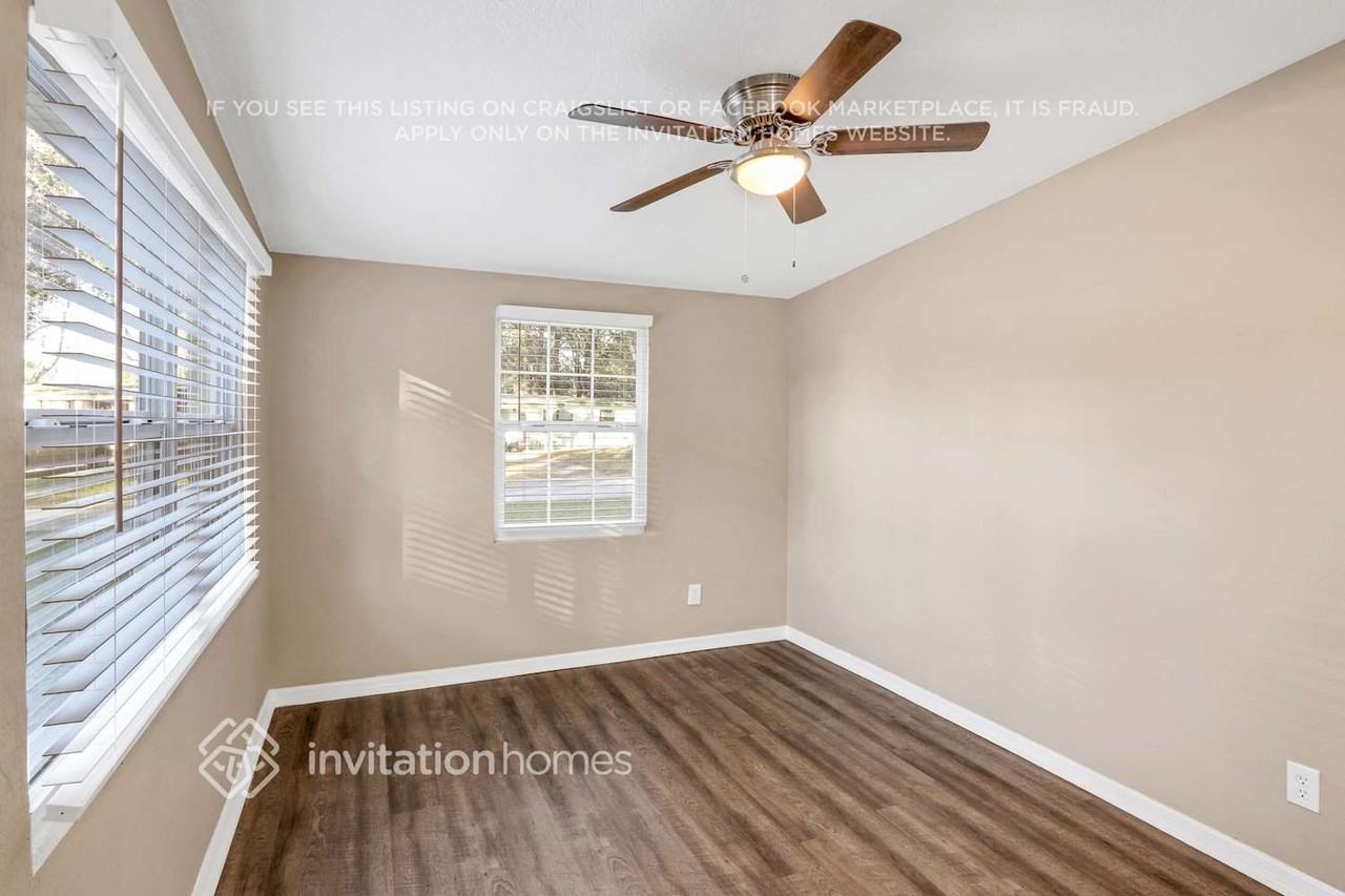 12019 103rd St - Photo 3 of 24