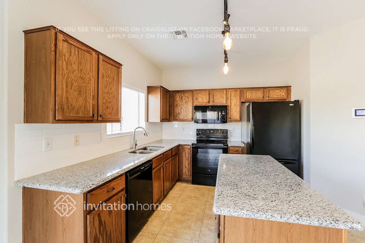 6227 S 16th Dr - Photo 6 of 14