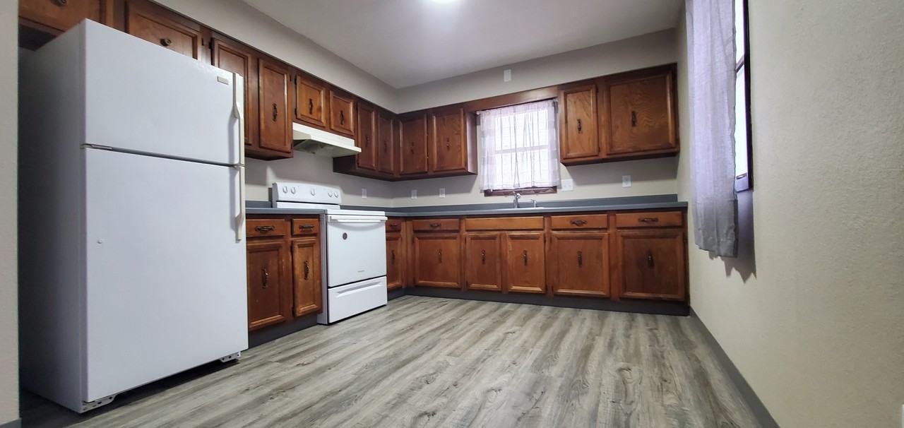 405 3rd Ave Sw #2 - Photo 2 of 9