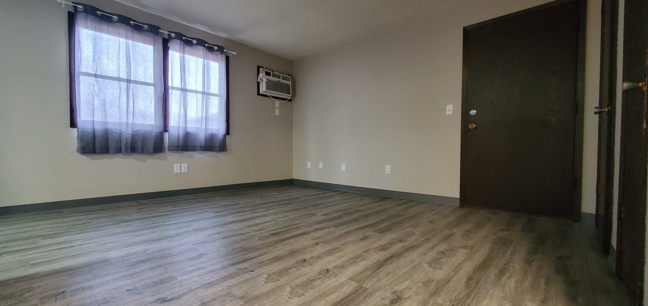 405 3rd Ave Sw #2 - Photo 3 of 9