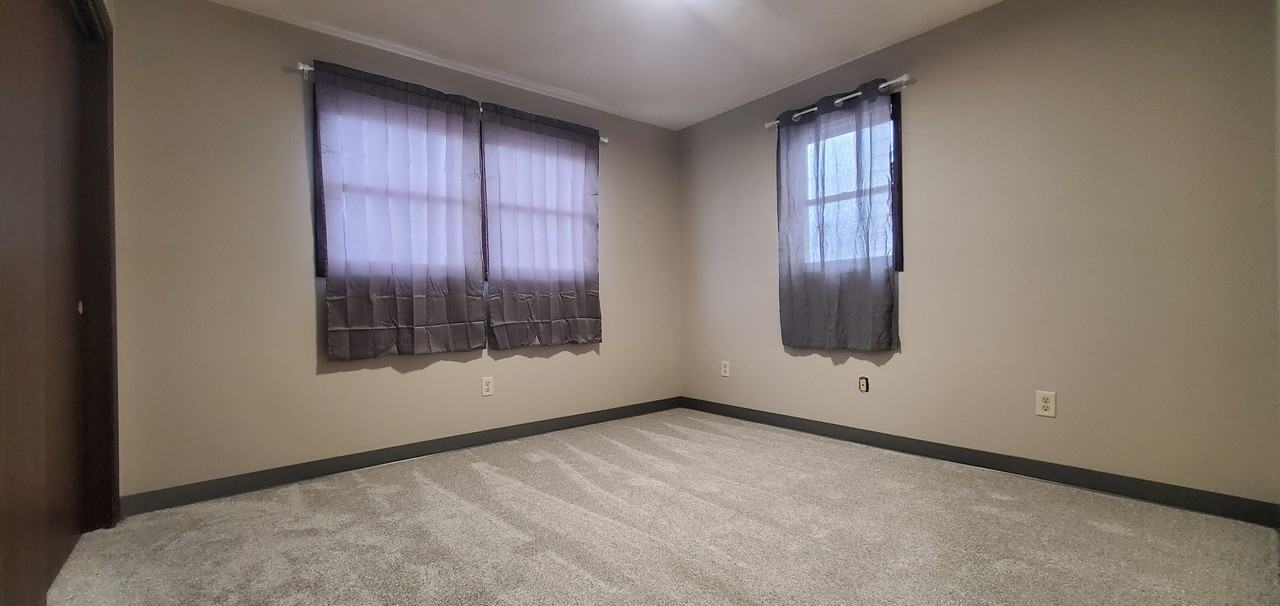 405 3rd Ave Sw #2 - Photo 4 of 9