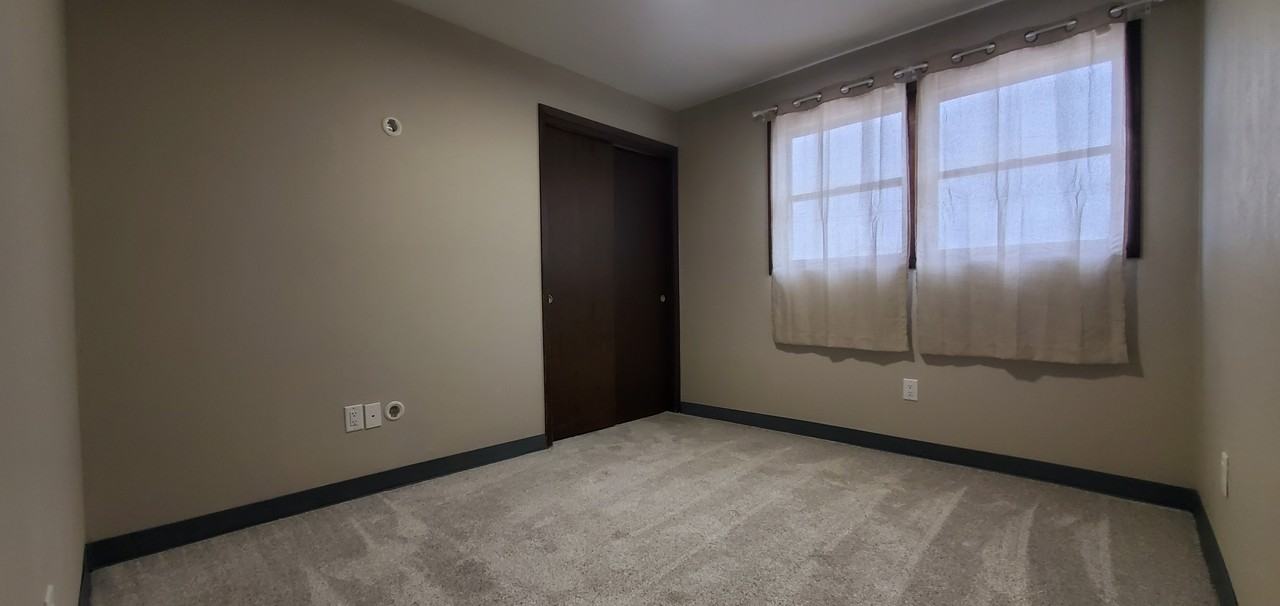 405 3rd Ave Sw #2 - Photo 6 of 9