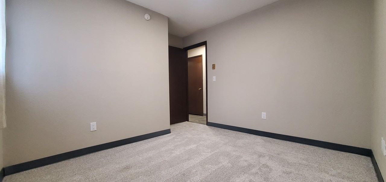 405 3rd Ave Sw #2 - Photo 7 of 9