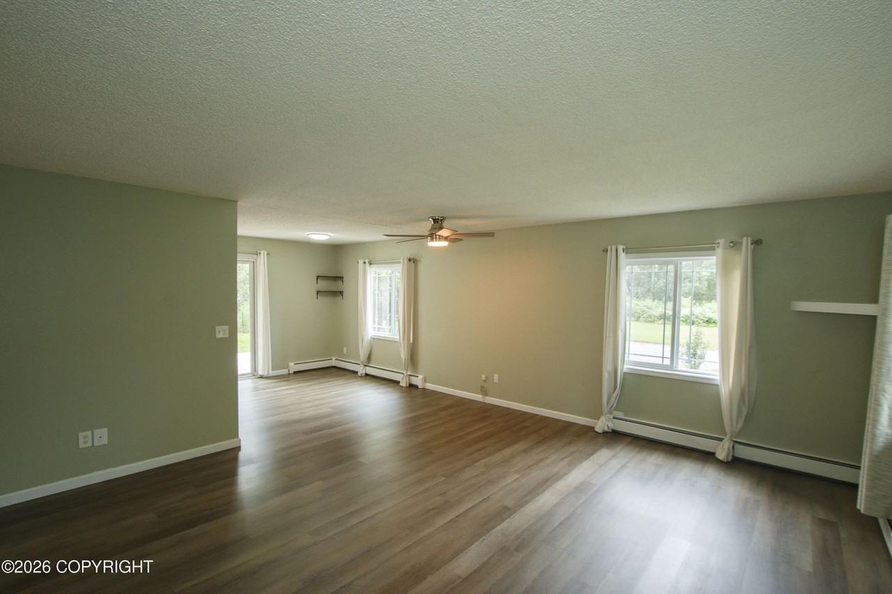 22440 Lampert Cir - Photo 3 of 33