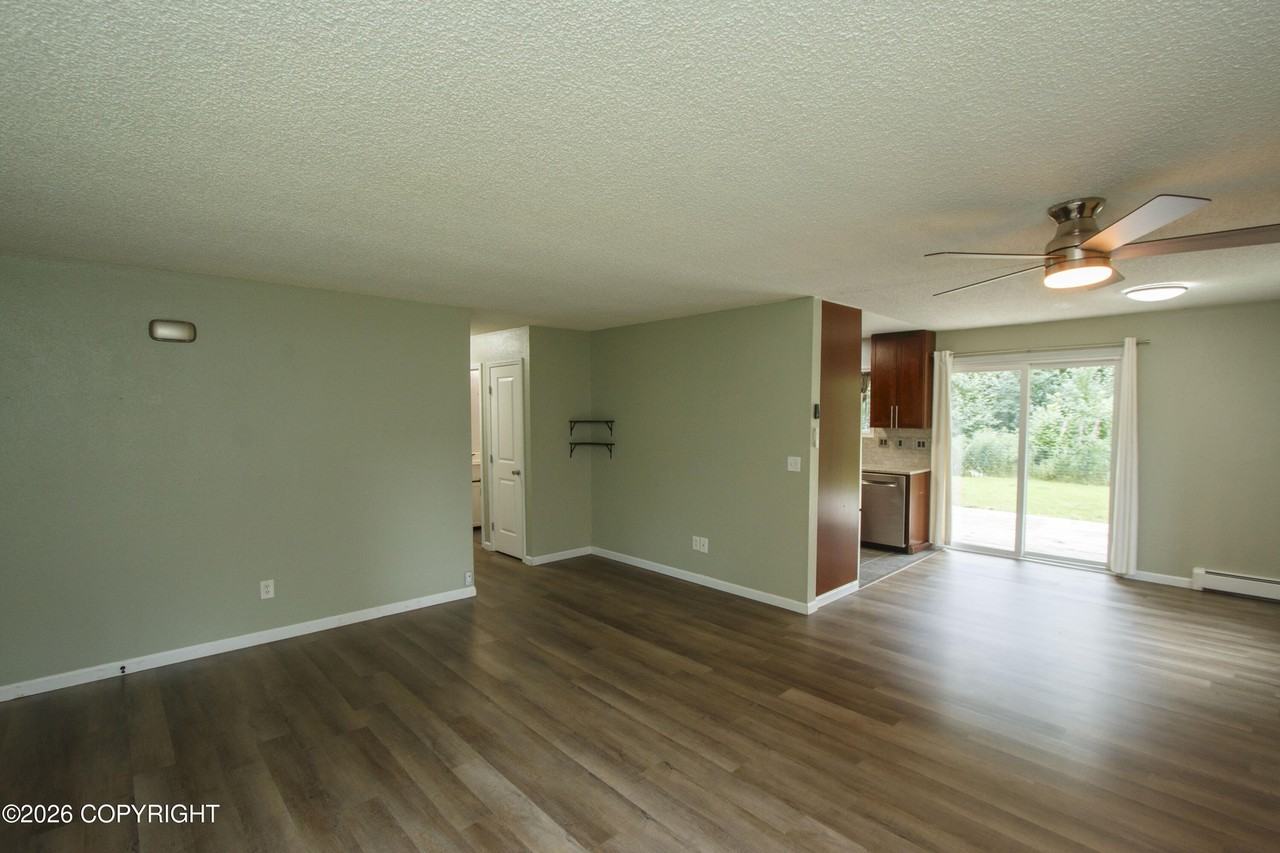 22440 Lampert Cir - Photo 4 of 33