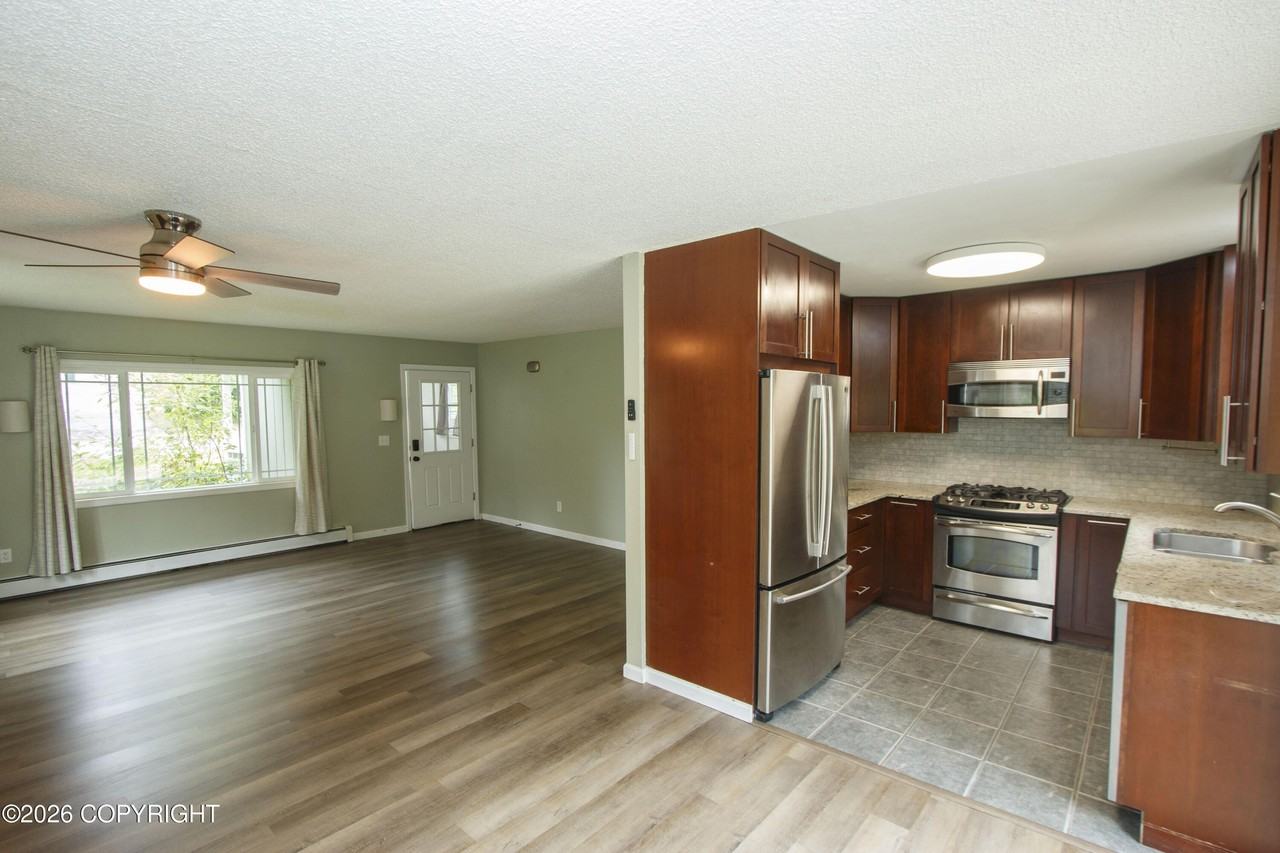 22440 Lampert Cir - Photo 5 of 33