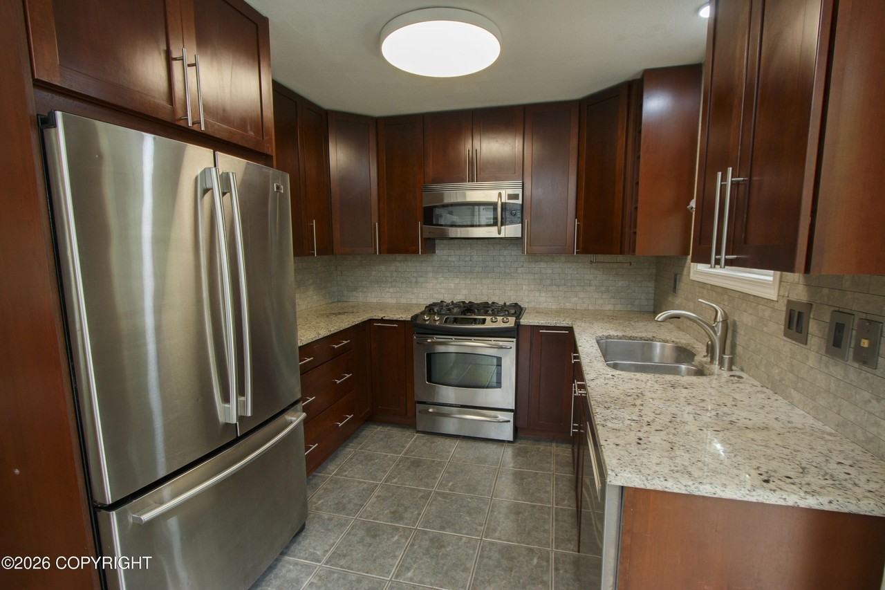 22440 Lampert Cir - Photo 6 of 33