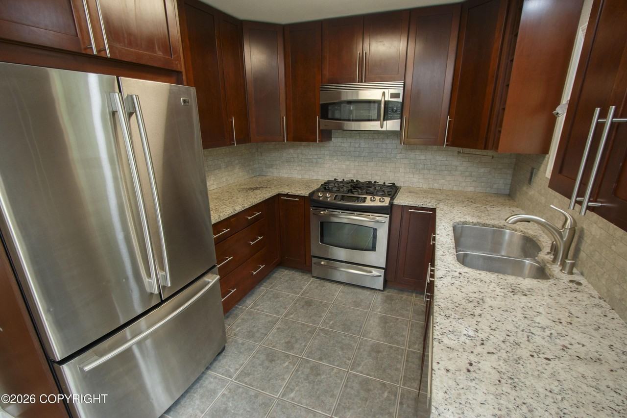 22440 Lampert Cir - Photo 7 of 33