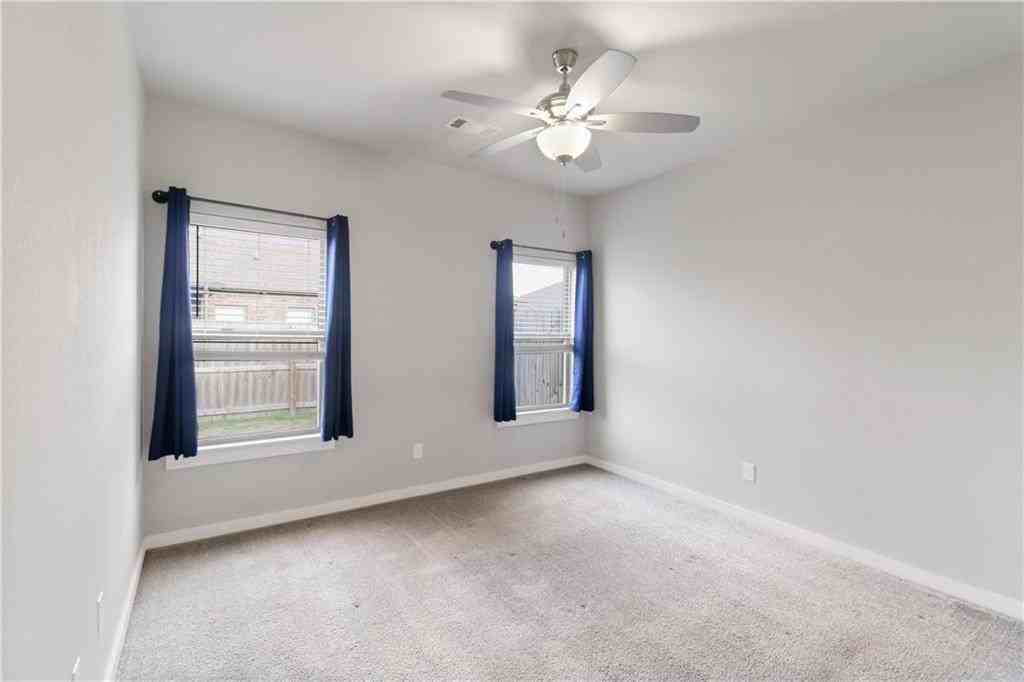 400 Barbet Dr - Photo 5 of 15