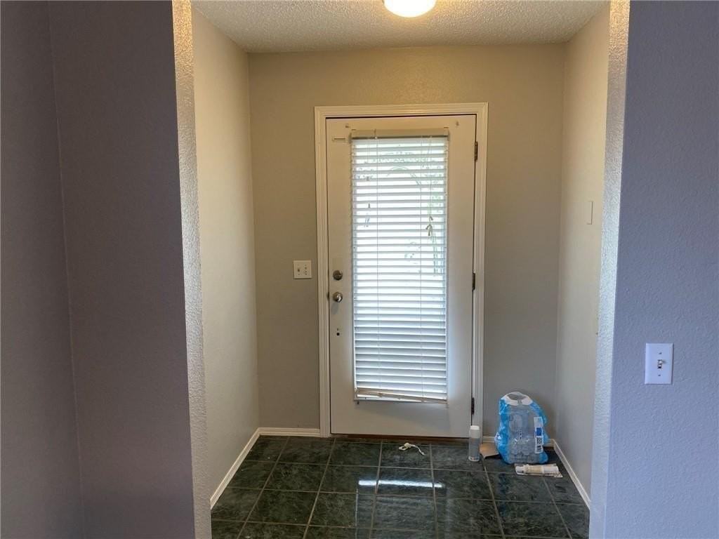 2911 Beech Ave - Photo 4 of 21