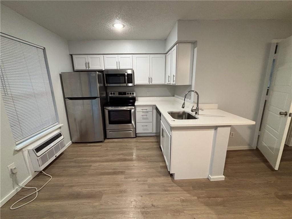 942 W Holly St #4 - Photo 3 of 6