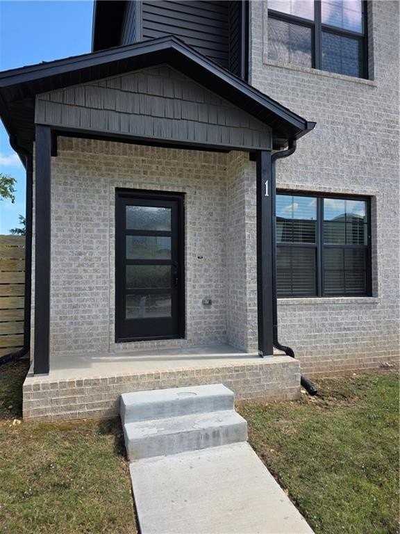 827 N Crater Ave #1 - Photo 3 of 19