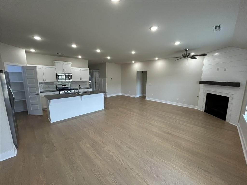 510 S Wagon Wheel Ave - Photo 3 of 16